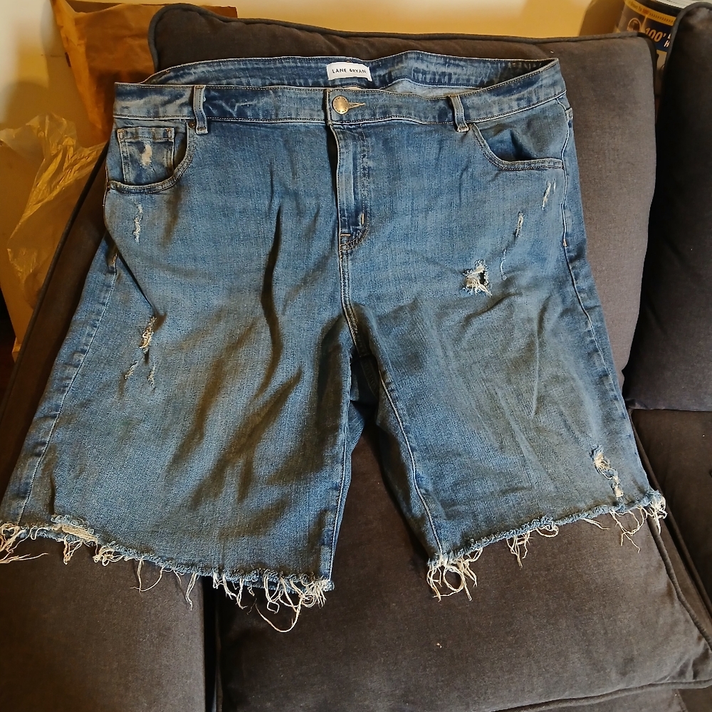 Lane Bryant Boyfriend Bermuda Distressed Frayed Hem Denim Shorts Sz 22 (060125F)